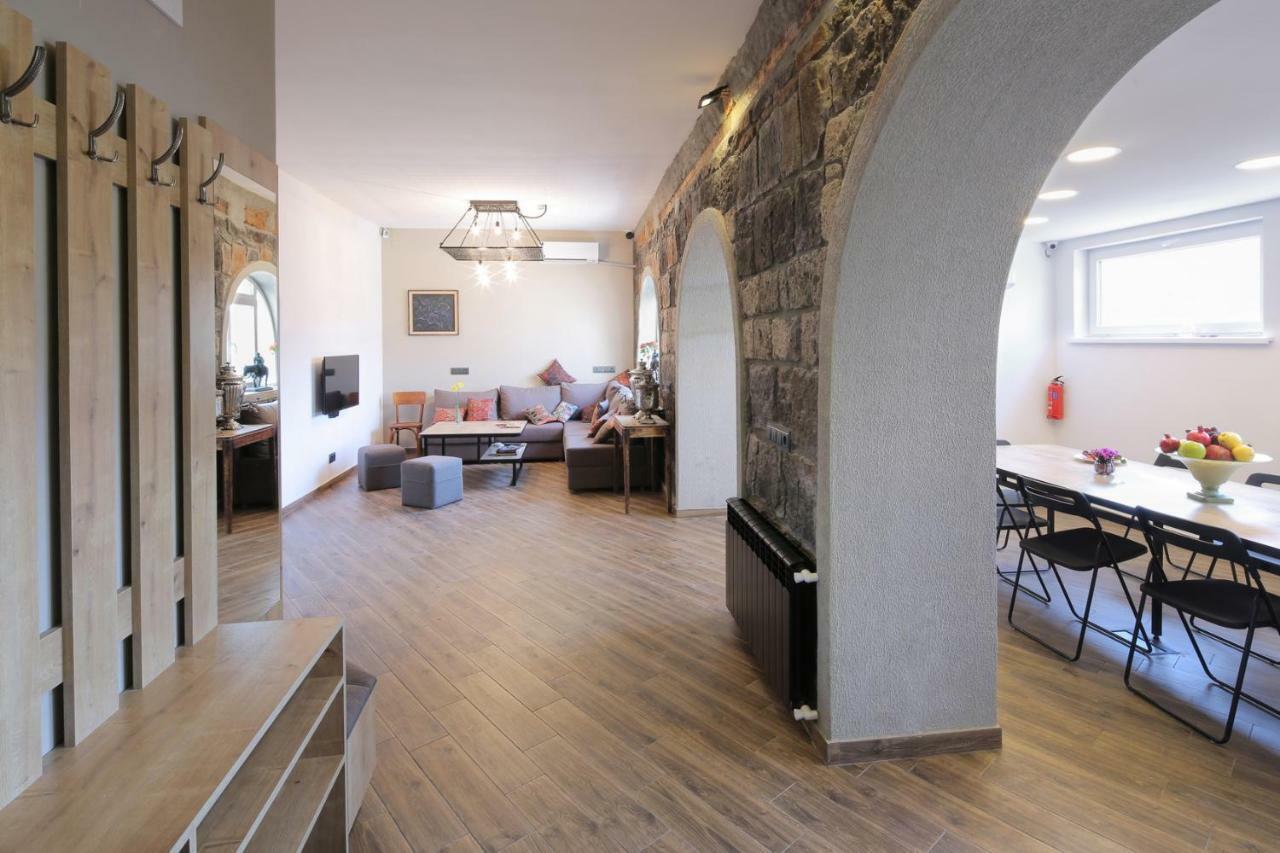 Highland Hostel Yerevan Exterior photo