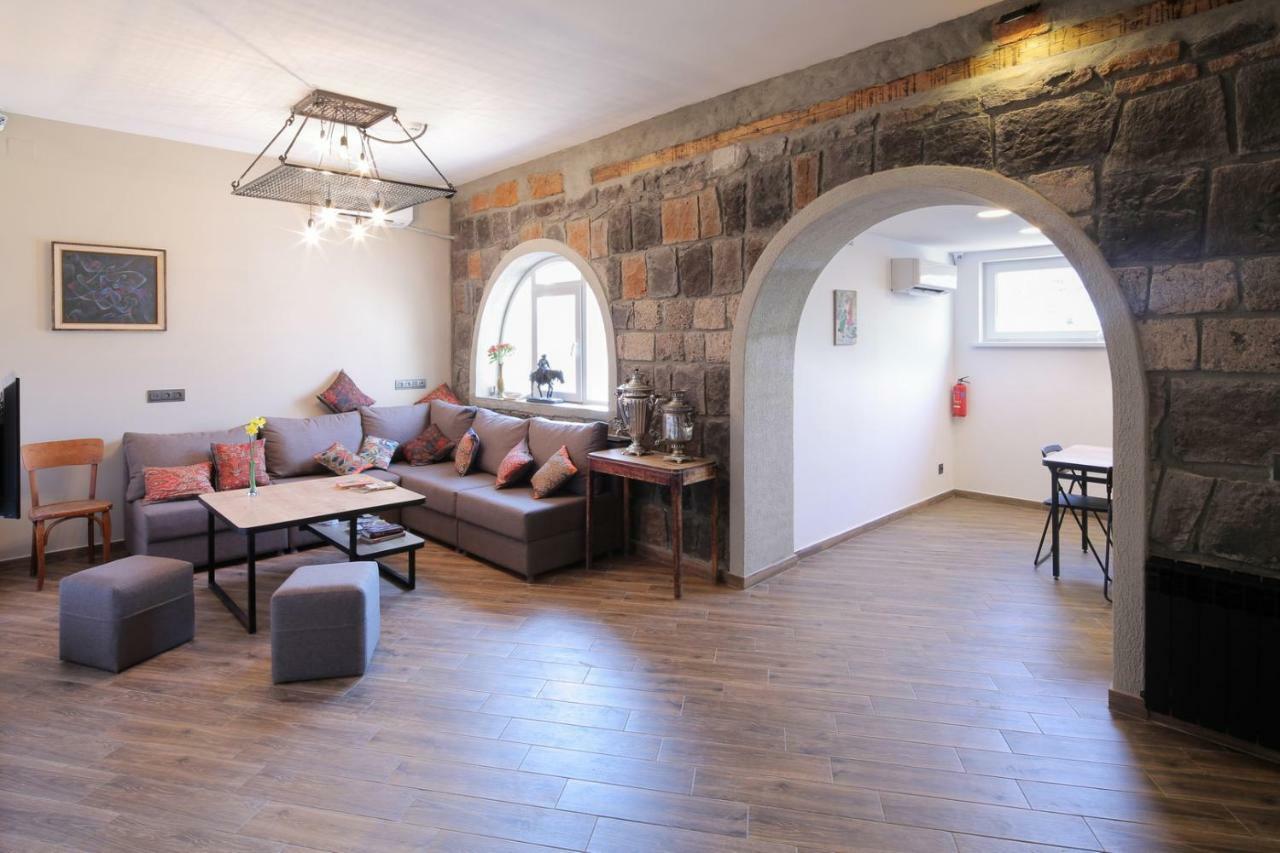 Highland Hostel Yerevan Exterior photo